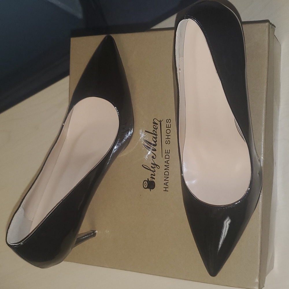 Only maker Black pumps